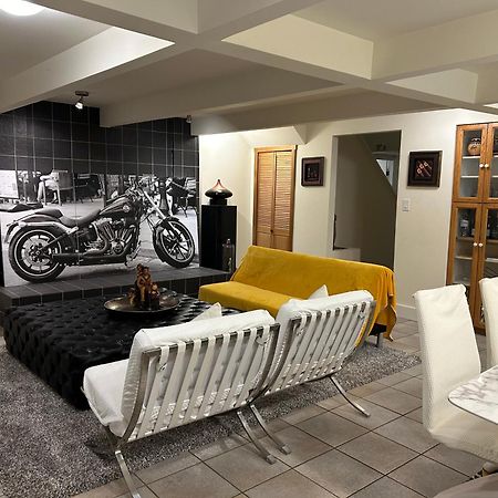 Seymour Private Bedroom, Ensuite Bathroom With Shared Pool, Hot Tub With Views 노스밴쿠버 외부 사진