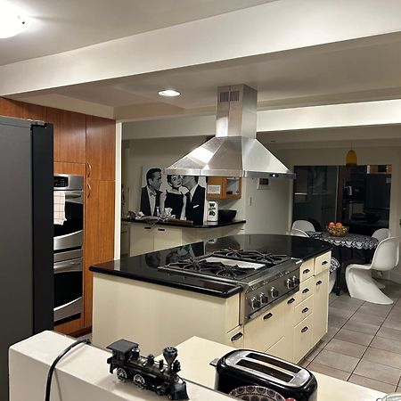 Seymour Private Bedroom, Ensuite Bathroom With Shared Pool, Hot Tub With Views 노스밴쿠버 외부 사진
