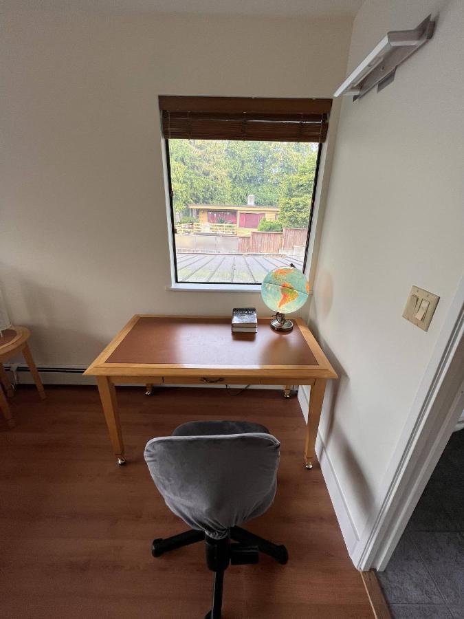 Seymour Private Bedroom, Ensuite Bathroom With Shared Pool, Hot Tub With Views 노스밴쿠버 외부 사진