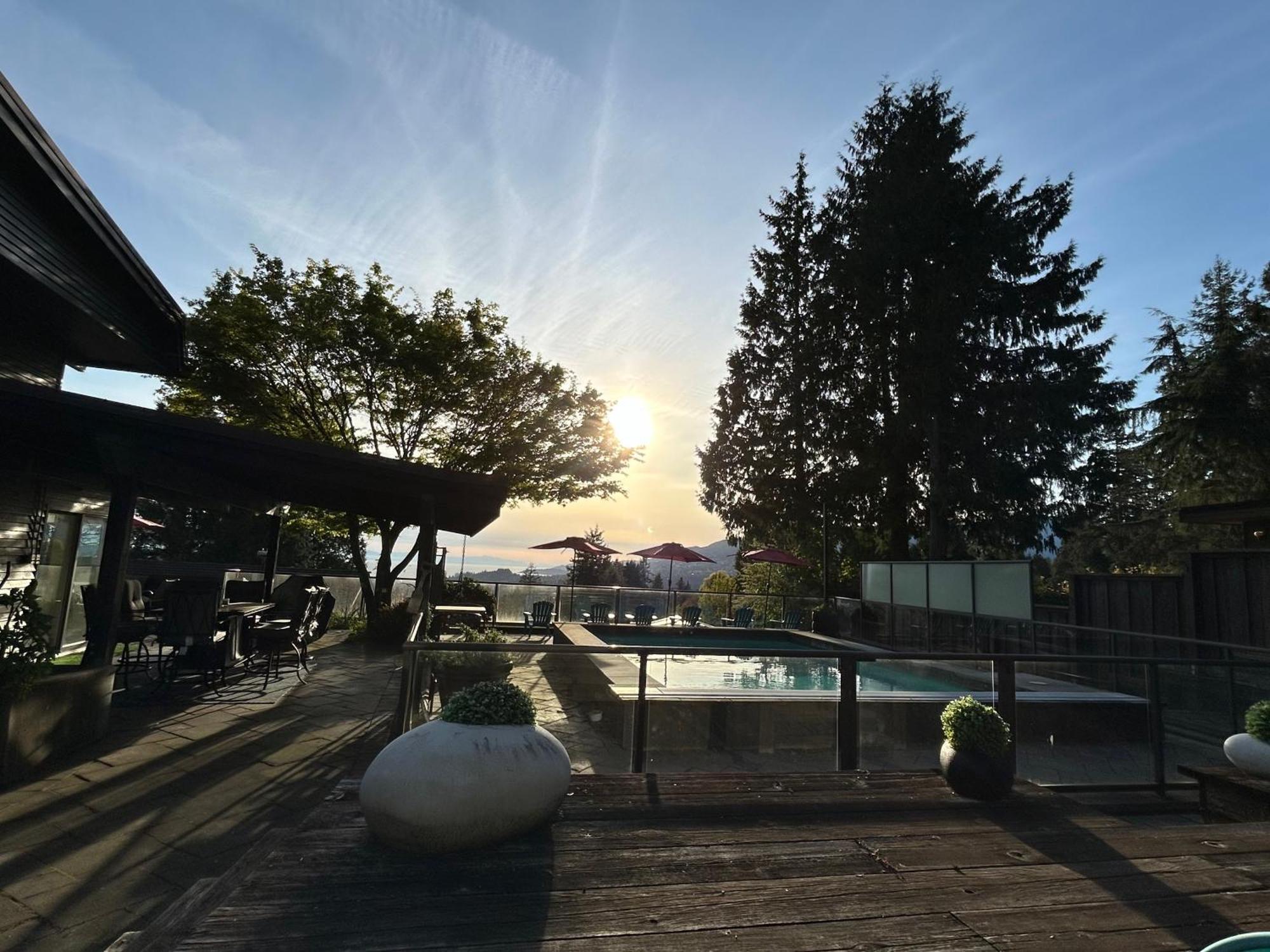 Seymour Private Bedroom, Ensuite Bathroom With Shared Pool, Hot Tub With Views 노스밴쿠버 외부 사진