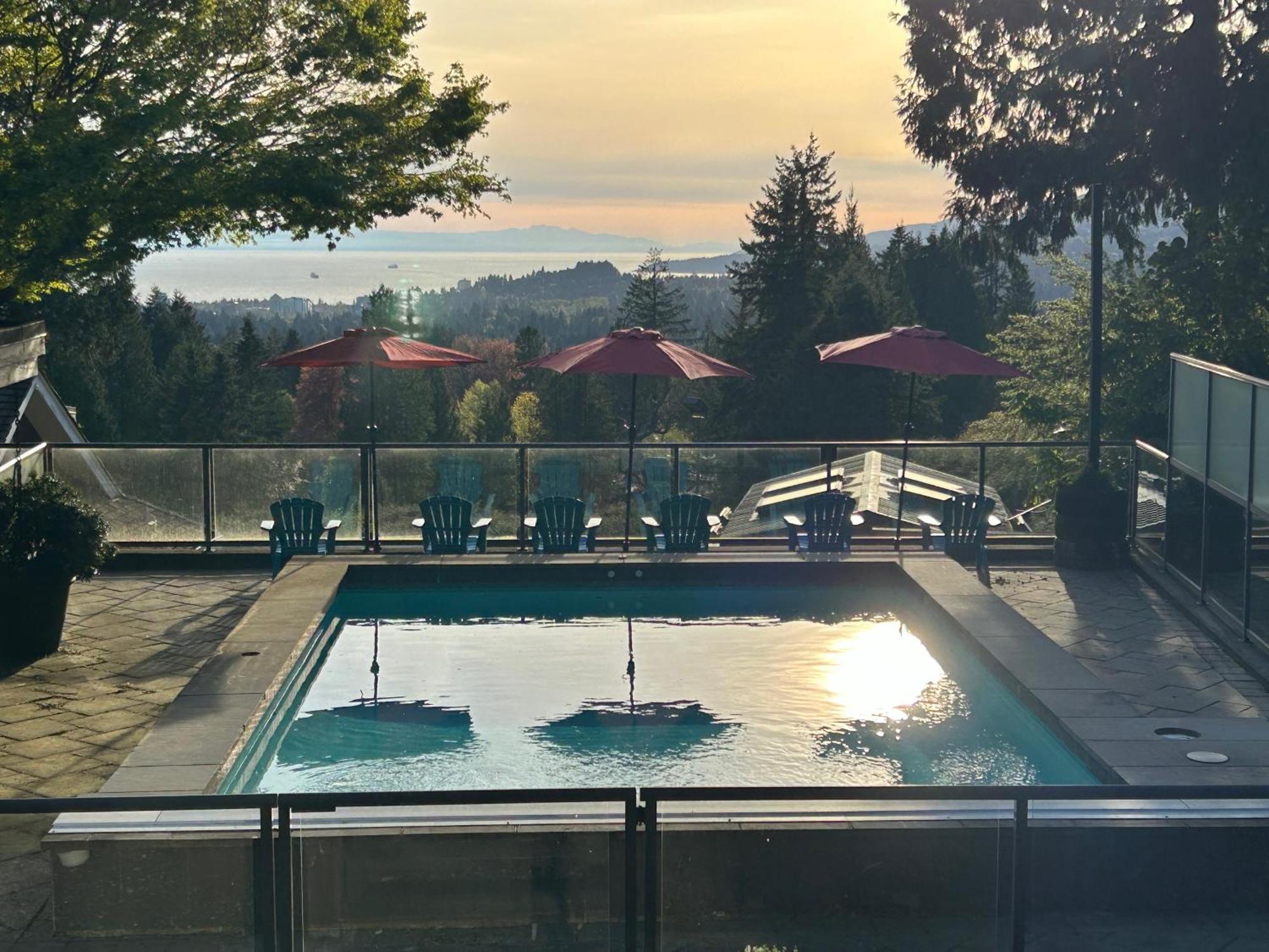 Seymour Private Bedroom, Ensuite Bathroom With Shared Pool, Hot Tub With Views 노스밴쿠버 외부 사진