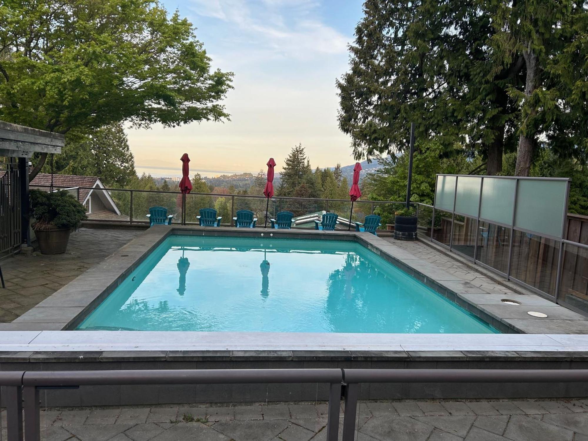 Seymour Private Bedroom, Ensuite Bathroom With Shared Pool, Hot Tub With Views 노스밴쿠버 외부 사진