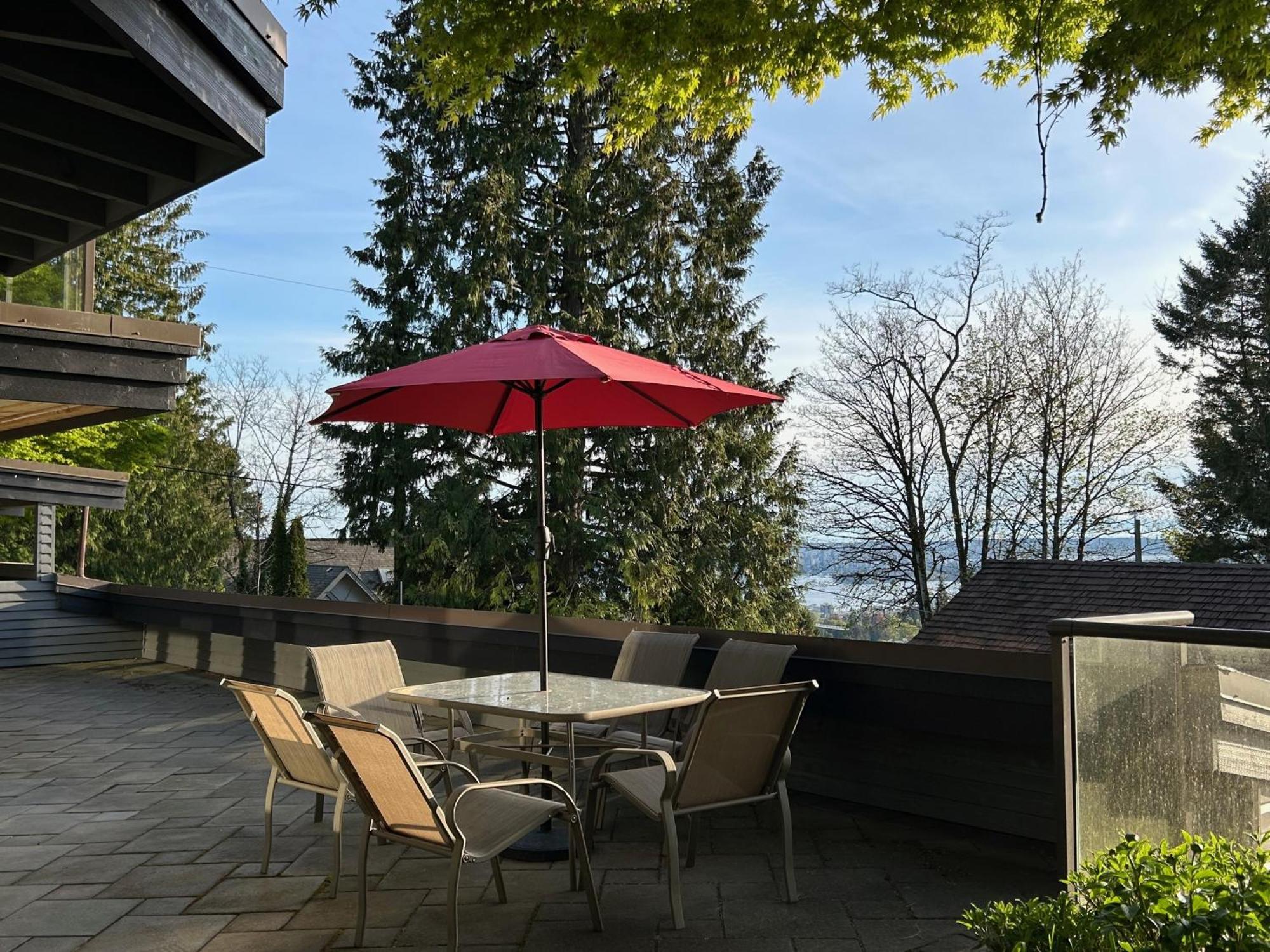 Seymour Private Bedroom, Ensuite Bathroom With Shared Pool, Hot Tub With Views 노스밴쿠버 외부 사진
