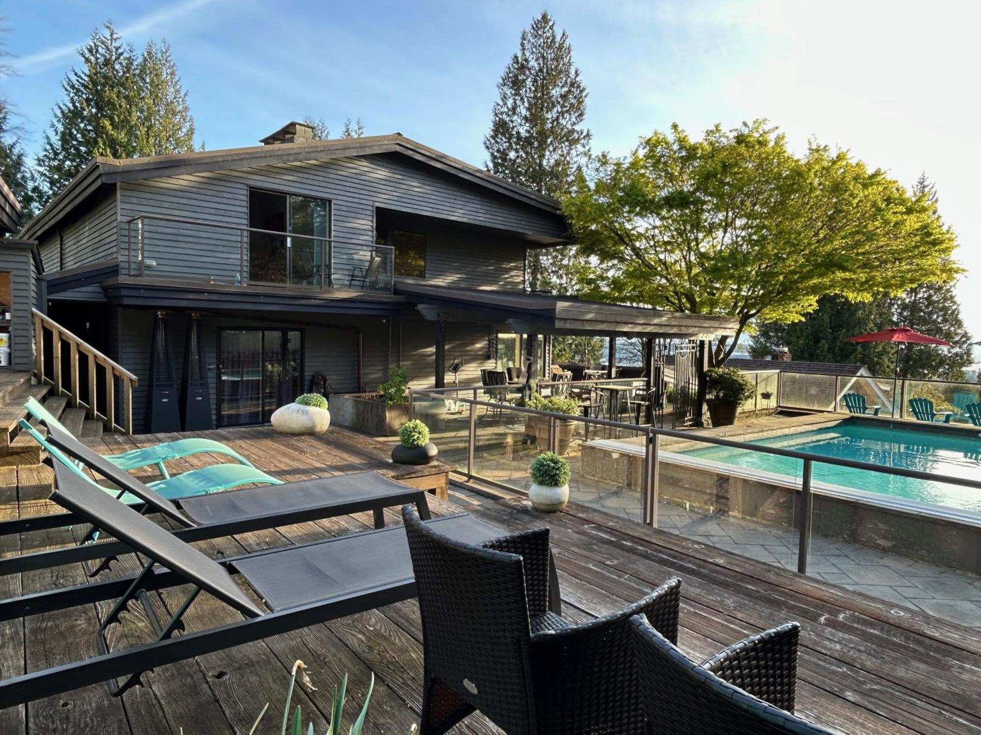 Seymour Private Bedroom, Ensuite Bathroom With Shared Pool, Hot Tub With Views 노스밴쿠버 외부 사진