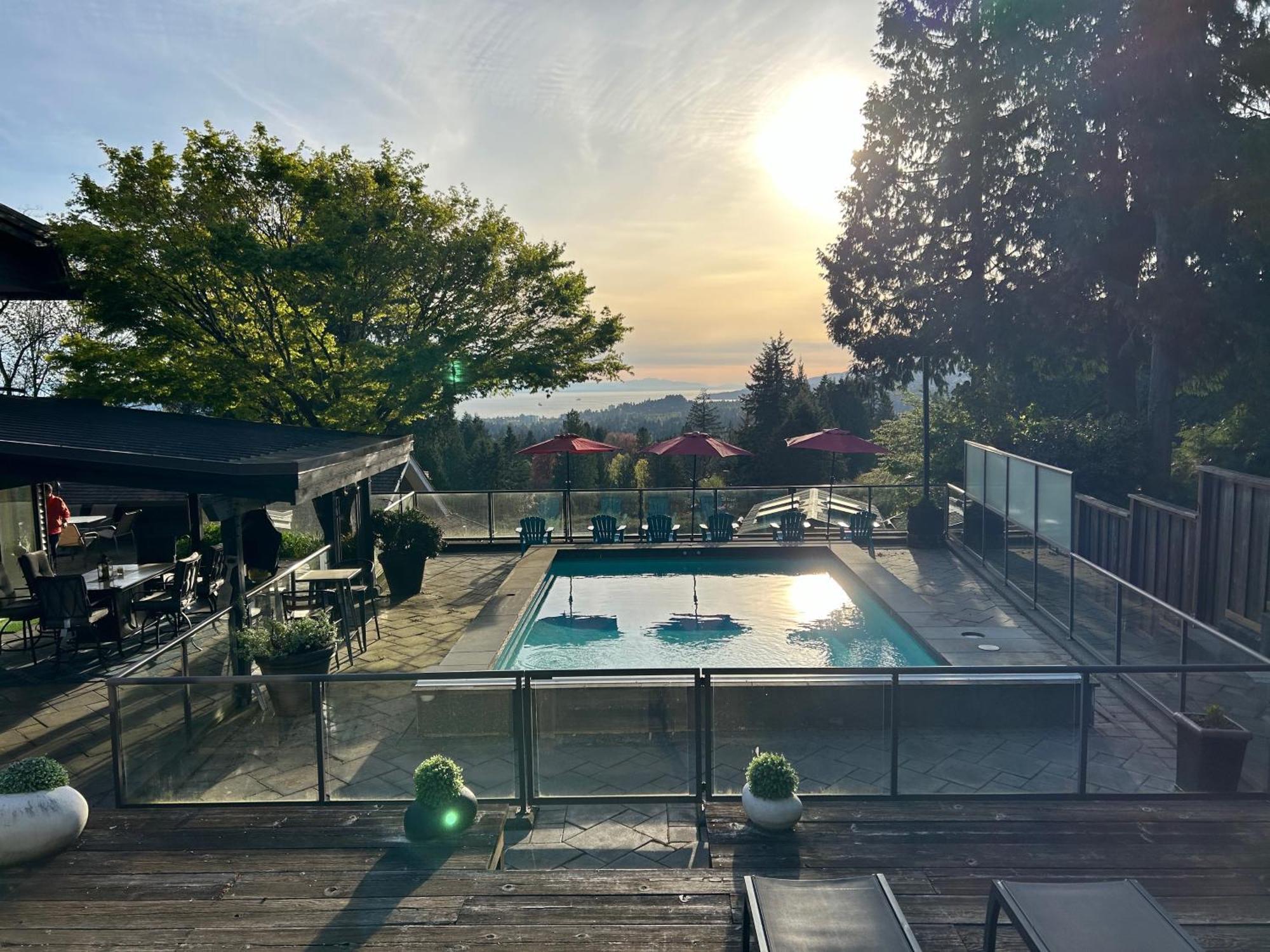 Seymour Private Bedroom, Ensuite Bathroom With Shared Pool, Hot Tub With Views 노스밴쿠버 외부 사진