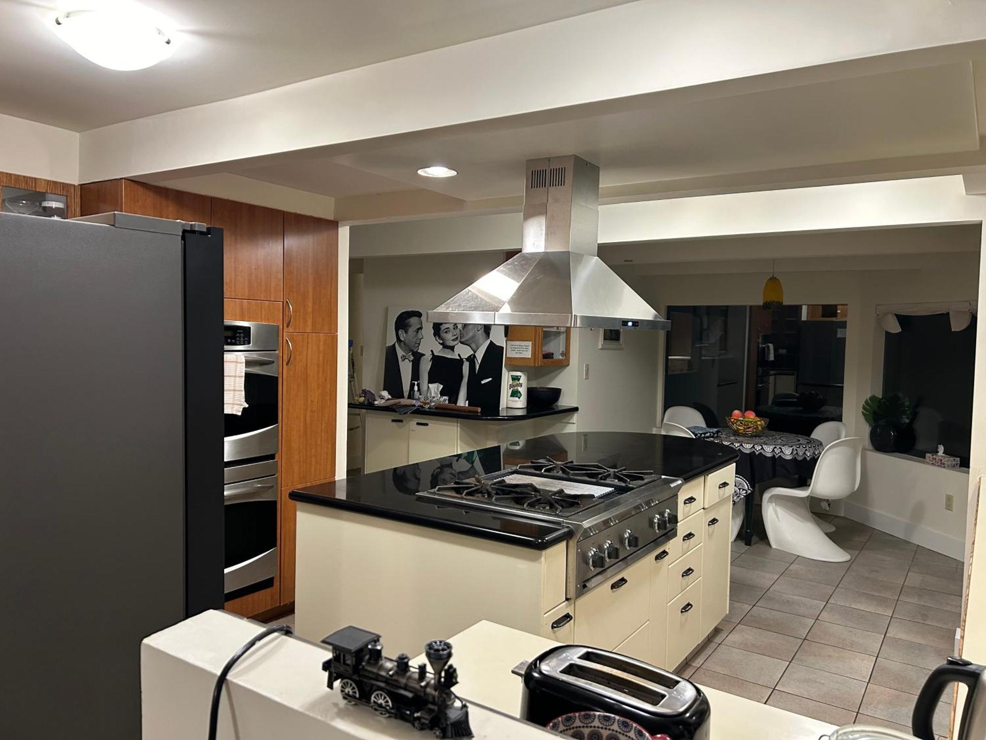 Seymour Private Bedroom, Ensuite Bathroom With Shared Pool, Hot Tub With Views 노스밴쿠버 외부 사진