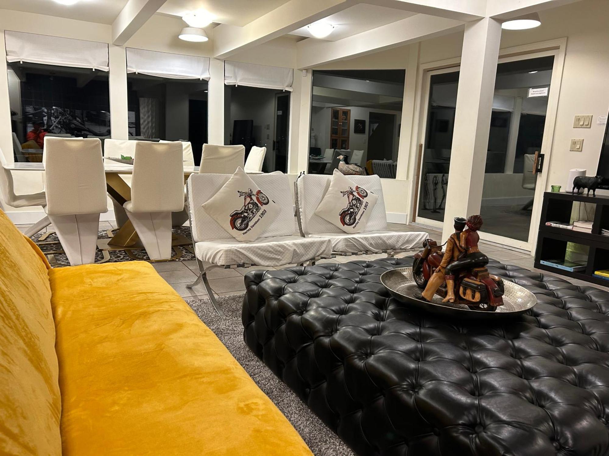 Seymour Private Bedroom, Ensuite Bathroom With Shared Pool, Hot Tub With Views 노스밴쿠버 외부 사진