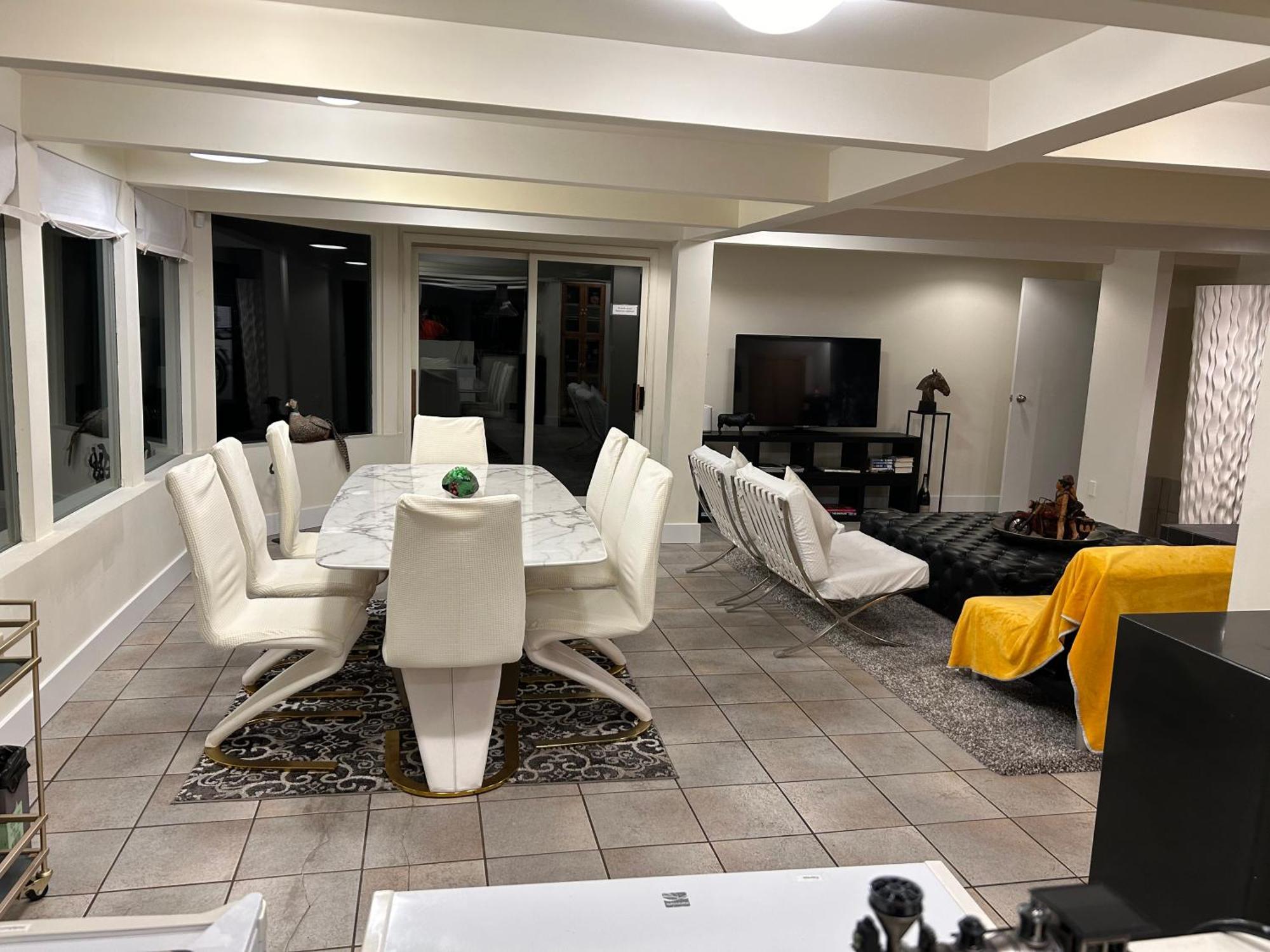Seymour Private Bedroom, Ensuite Bathroom With Shared Pool, Hot Tub With Views 노스밴쿠버 외부 사진