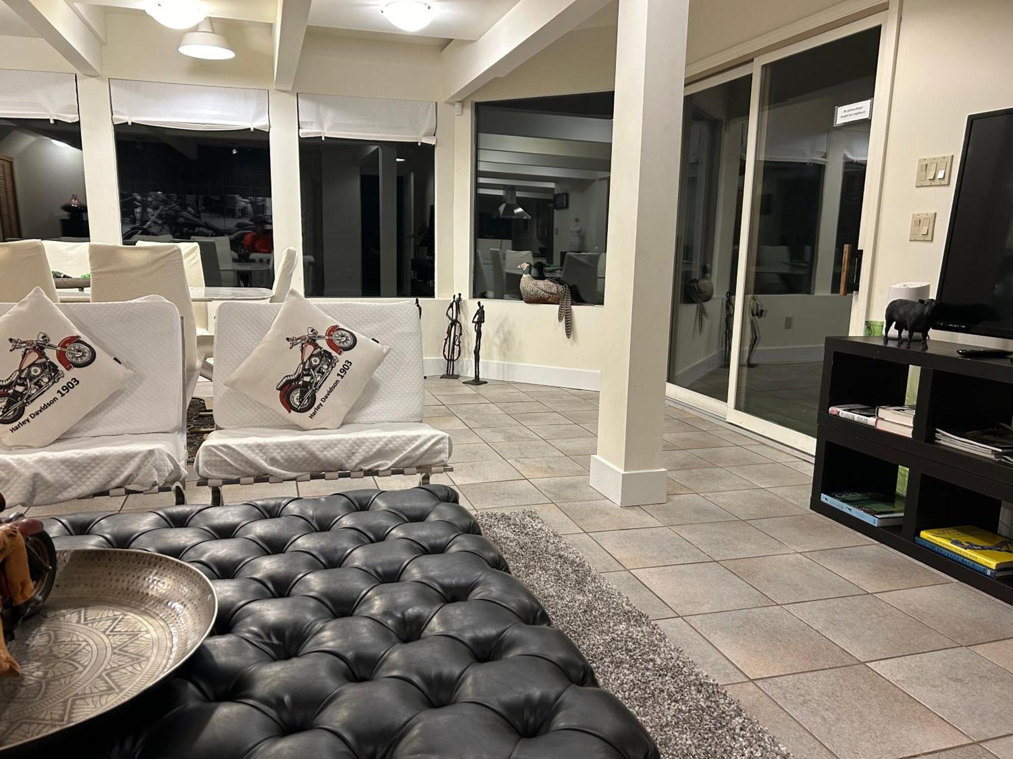 Seymour Private Bedroom, Ensuite Bathroom With Shared Pool, Hot Tub With Views 노스밴쿠버 외부 사진