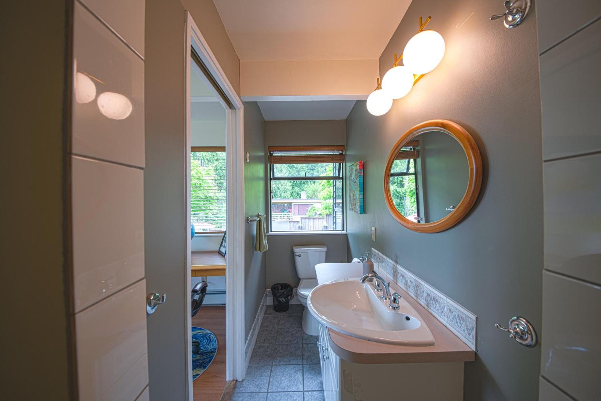 Seymour Private Bedroom, Ensuite Bathroom With Shared Pool, Hot Tub With Views 노스밴쿠버 외부 사진