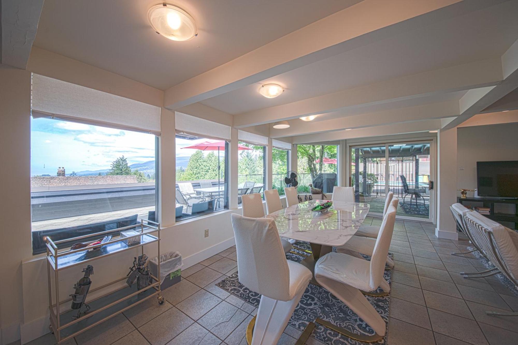 Seymour Private Bedroom, Ensuite Bathroom With Shared Pool, Hot Tub With Views 노스밴쿠버 외부 사진