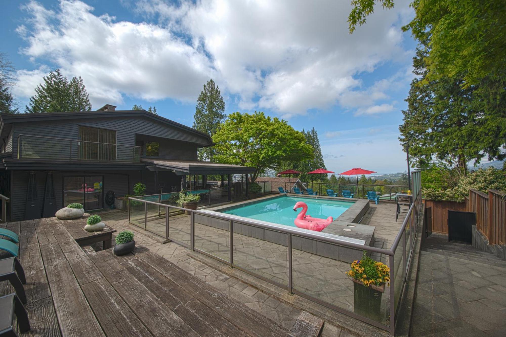 Seymour Private Bedroom, Ensuite Bathroom With Shared Pool, Hot Tub With Views 노스밴쿠버 외부 사진